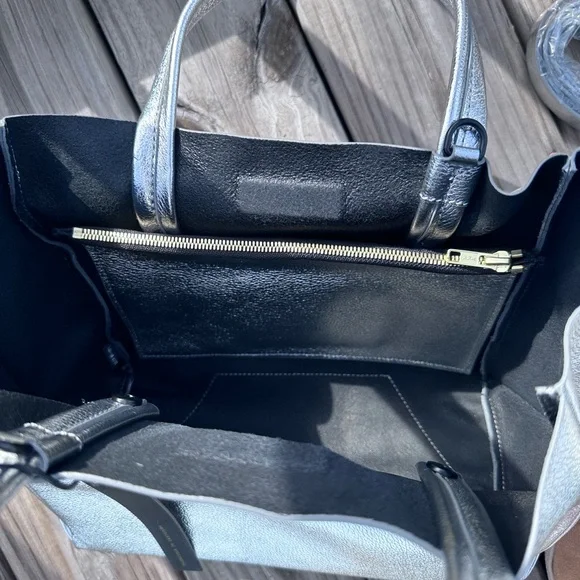 New! Ampersand as Apostrophe Silver Tote Bag with long strap. Sold out! - Picture 6 of 9